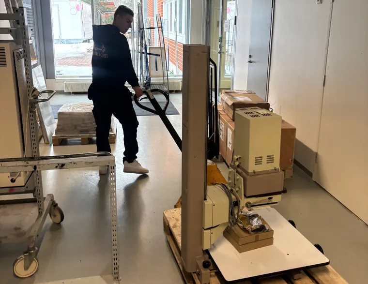 NB-Palvelut worker moving business cargo with a pallet jack